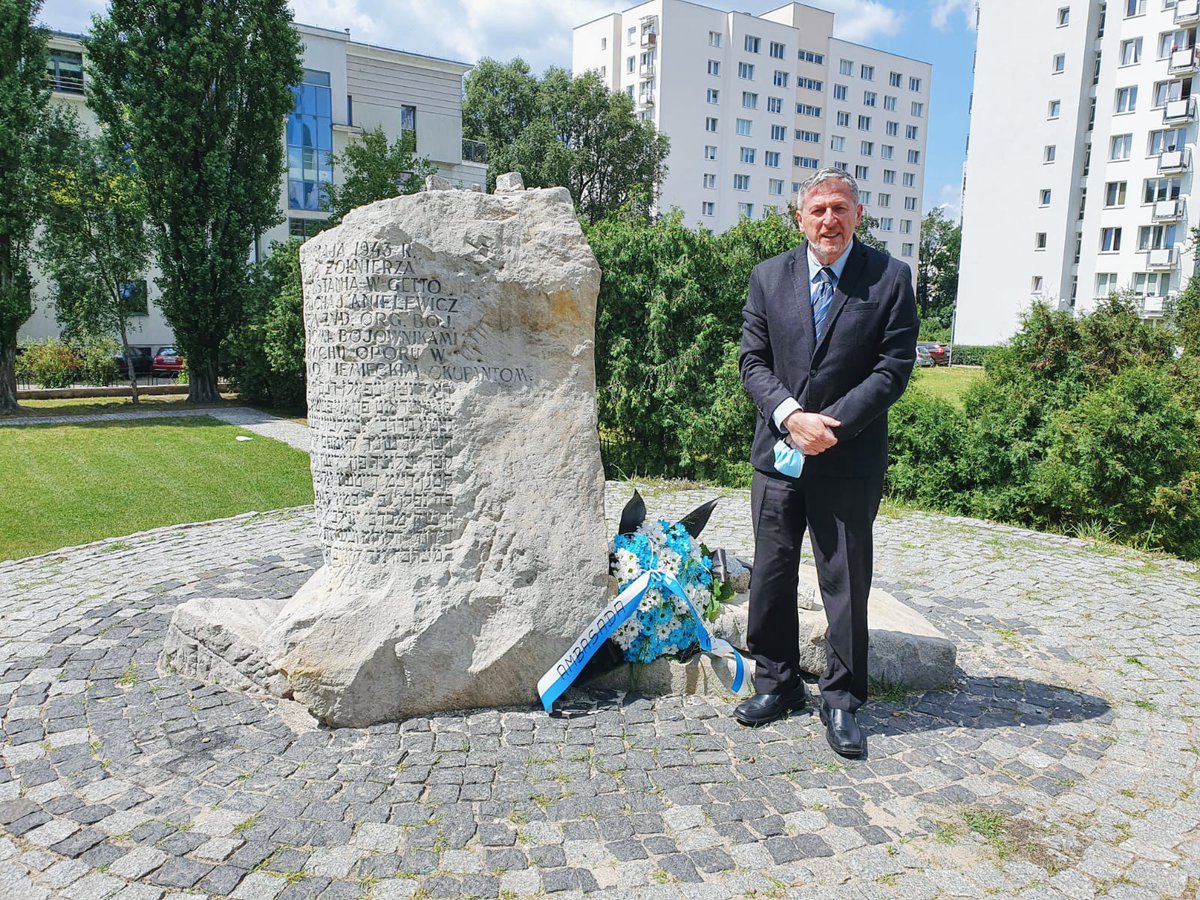 AlexanderBenZvi's tweet photo. #OTD 22.07.1942 rozpoczęła się akcja likwidacji warszawskiego getta. Dziś w Marszu Pamięci oddałem hołd jej ofiarom. To symboliczne, że także dziś przypada Europejski Dzień Wsparcia dla Ofiar Przestępstw z Nienawiści. Pamiętajmy do czego prowadzi nienawiść i nie bądźmy obojętni! https://t.co/gdUOnUz3wa