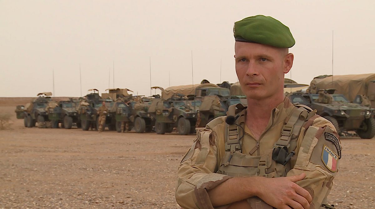 EtatMajorFR's tweet image. [#Barkhane] Au #Sahel, les capitaines, commandant les unités tactiques, sont au cœur de toutes les opérations de lutte contre les groupes armés terroristes.
Entretien avec le capitaine Aymeric, déployé pendant 5 mois en opération dans le #Liptako. bit.ly/BKN_CNE_ESSENT…