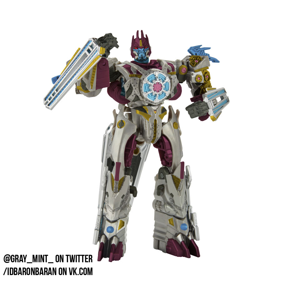 Sir_Shrimp_'s tweet image. What if Studio Series had an additional line of repaints like Generations Selects?
Here's Vector Prime from ROTF Soundwave figure. One version with bright forearms wings and another with cherry color ones.
#Digibash #StudioSeries #VectorPrime #Transformers