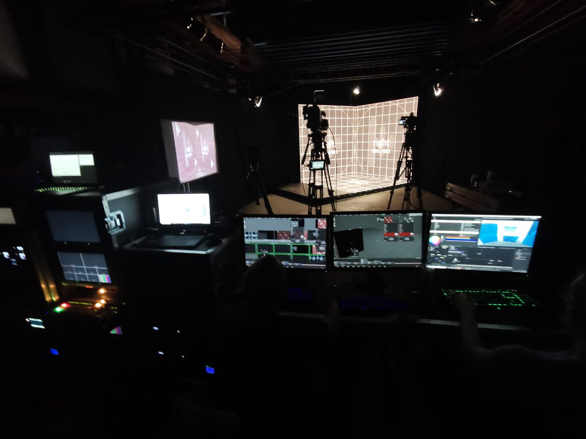 ImagDisplays's tweet photo. Just a quick snapshot of what GrayMatter Video & iMAG have been working on over the last month..
A fully #interactive & #immersive virtual studio, with #ROE LED, #BromptonTechnology and #disguise GX2-C driving this engaging VR environment. https://t.co/5JJQjItrTa