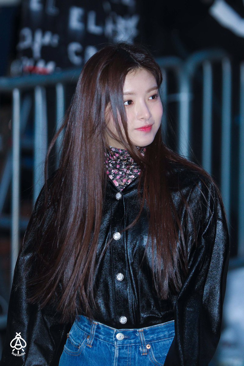 © FirefliesVivid
✧ #이런 • #Yiren • #에버글로우