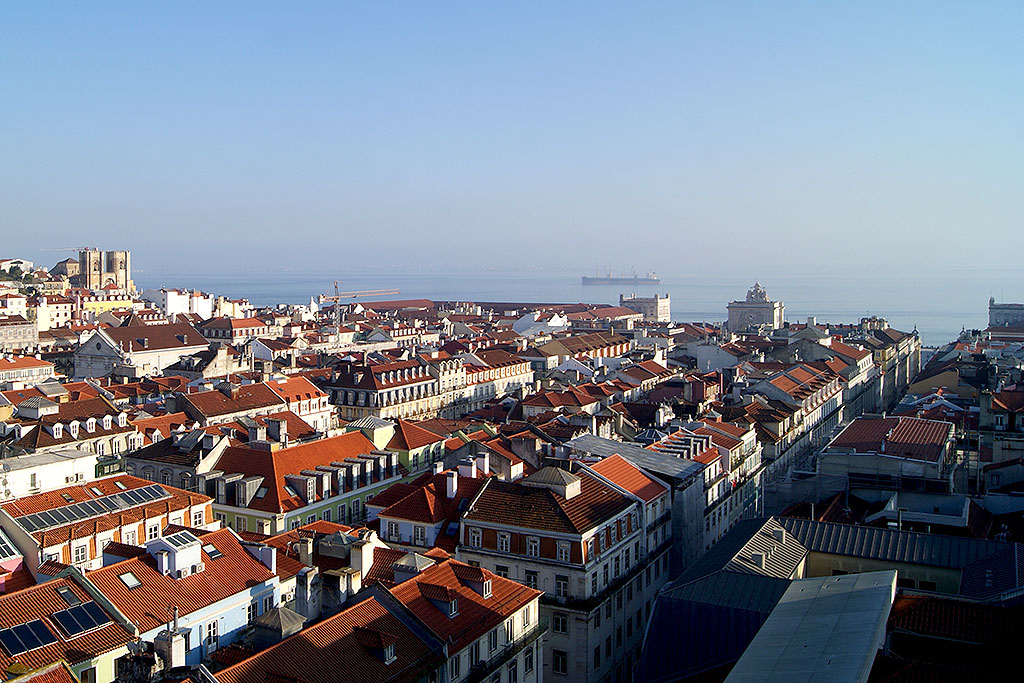 getLISBON's tweet photo. ☝️🇬🇧NEW POST: #Lisbon’s Light is Magical
How can we define a phenomenon that everyone recognises but that is so hard to put into words?☀️
.
✖️https://t.co/SjAGs3Z2xE
.
.
#light #lisbonslight #sunlight #portuguesepavement #tileworks #getLISBON #リスボン #ポルトガル #里斯本 https://t.co/hDcdEJ1IWg