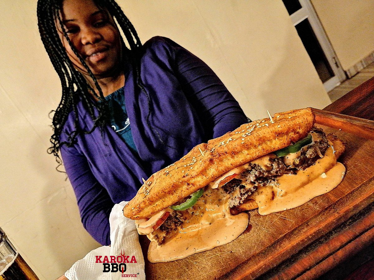 Karoka237's tweet photo. Le 23, 24 et 25 juillet.
Accompagnz l'un de ces délicieux plats🍔🥓🥩🌮🍗 d'un cocktail 🍸🍹 fait par notre invité de Juicy Cocktails Nomad Bar (Barman Mael).
#youneedit #camburger #karoka237 #karaoke #cocktailsnight #funtime #relaxitsjustheatandmeat #juicycocktailsnomadbar https://t.co/GDzLjFVv39