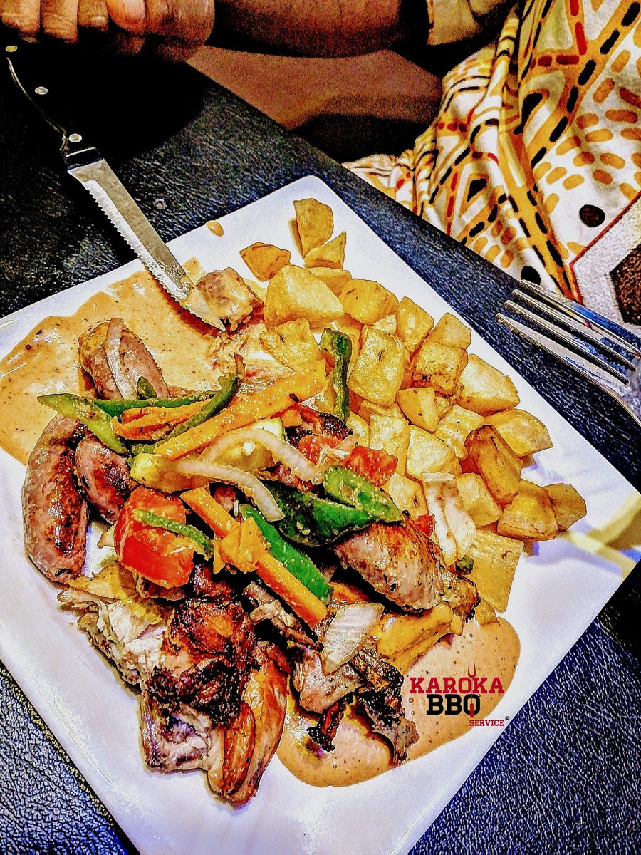 Karoka237's tweet photo. Le 23, 24 et 25 juillet.
Accompagnz l'un de ces délicieux plats🍔🥓🥩🌮🍗 d'un cocktail 🍸🍹 fait par notre invité de Juicy Cocktails Nomad Bar (Barman Mael).
#youneedit #camburger #karoka237 #karaoke #cocktailsnight #funtime #relaxitsjustheatandmeat #juicycocktailsnomadbar https://t.co/GDzLjFVv39