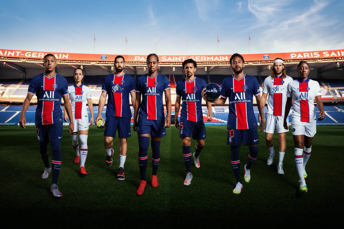 PSG_inside's tweet photo. 📸 #𝗣𝗦𝗚𝚏𝚊𝚖𝚒𝚕𝚢 ❤️💙 https://t.co/qUCqYtxd32