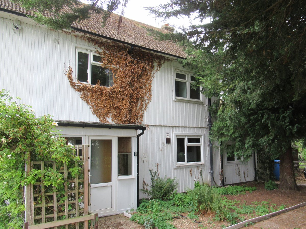 Check out this 3 bedroom semi-detached house in Sittingbourne, Kent with a guide price of £200,000 plus. For further details or to register to bid head over to our website
harmanhealy.eigonlineauctions.com/lot/details/24…
#harmanhealy #auctioneers