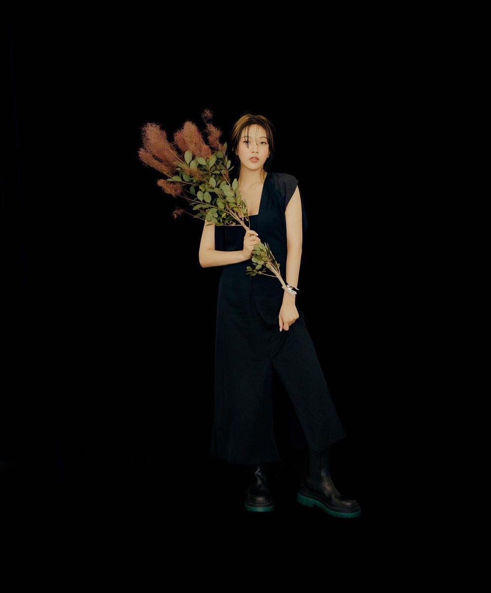 joystgrm's tweet photo. [INSTAGRAM POST] - 4P

@.singlesmagazine 🖤
https://t.co/T9Q7D7zDJD

#RedVelvet #레드벨벳 #Joy #조이 #RVF @RVsmtown 
200722 · 20:23:53 KST https://t.co/UPe3V8qpwf