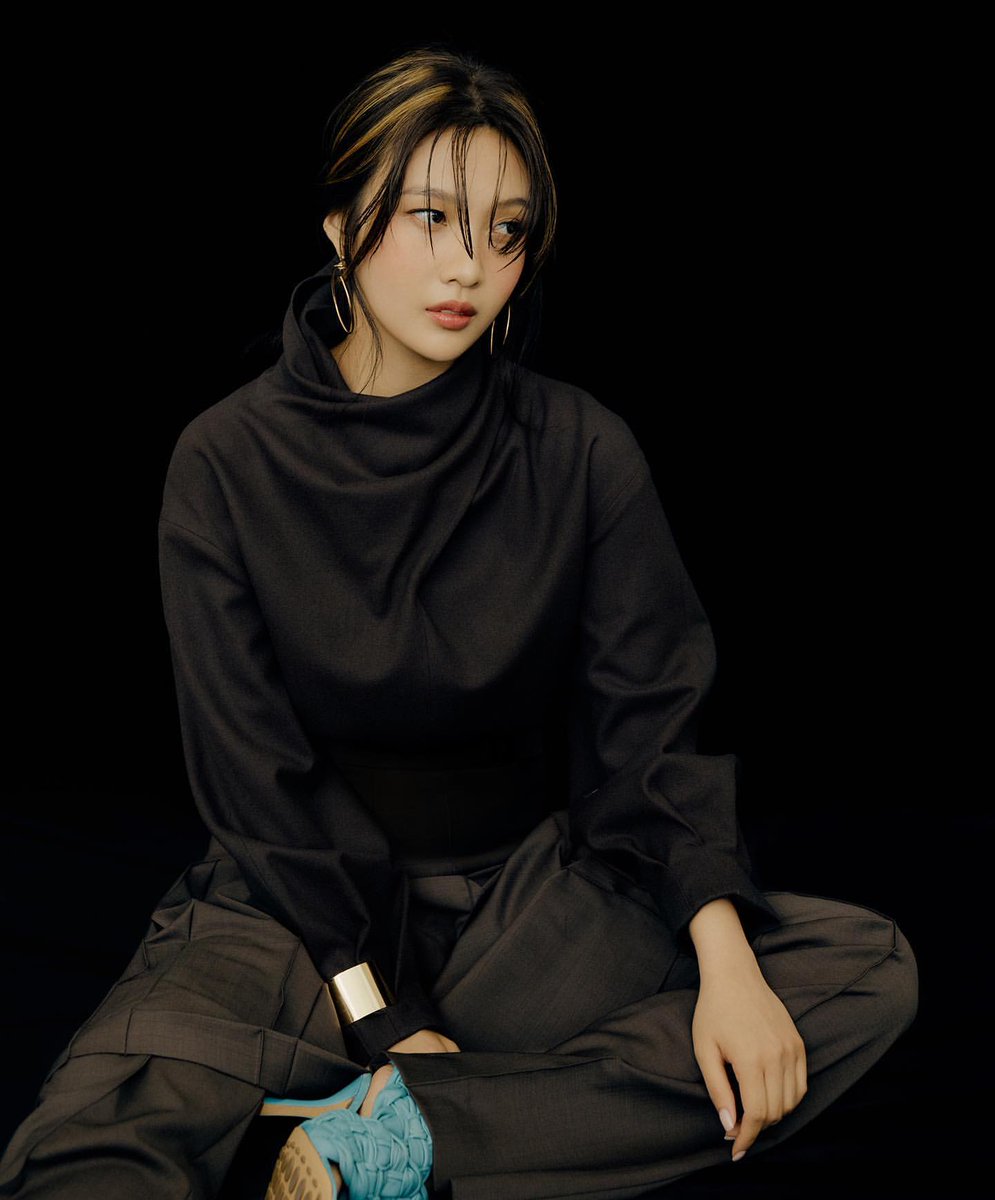 joystgrm's tweet photo. [INSTAGRAM POST] - 4P

@.singlesmagazine 🖤
https://t.co/T9Q7D7zDJD

#RedVelvet #레드벨벳 #Joy #조이 #RVF @RVsmtown 
200722 · 20:23:53 KST https://t.co/UPe3V8qpwf