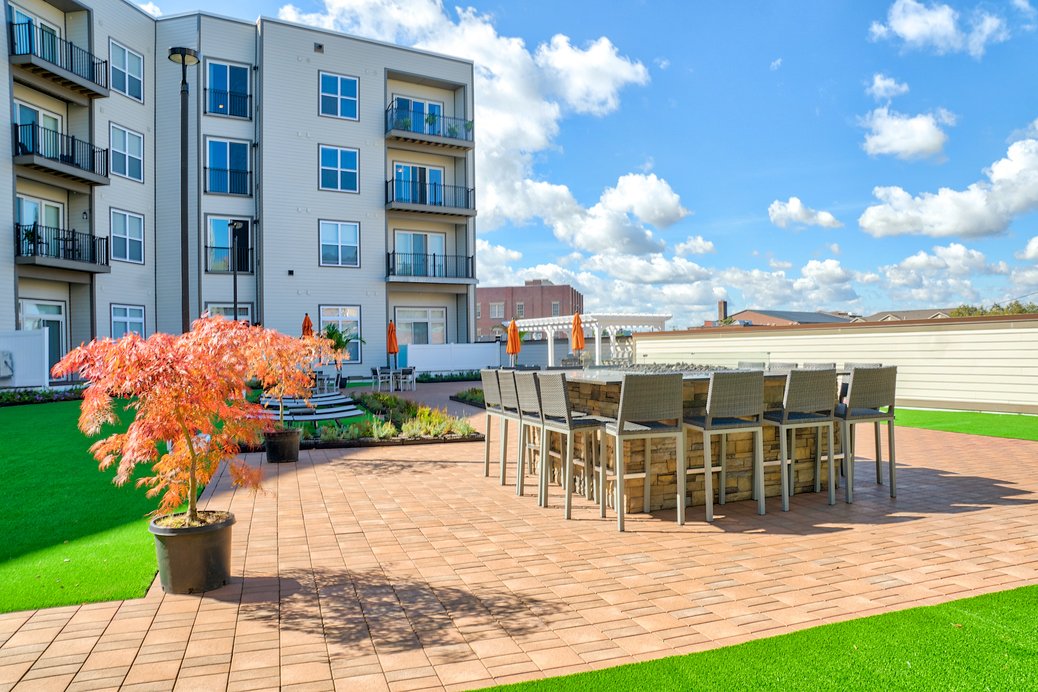 PrimeCorpApts's tweet photo. #schenectady -Electric City -fully furnished apartments available!
https://t.co/s8Vb7D1sel

-Pet friendly/roof top dog area
-Clubhouse/fitness center
-Outdoor kitchen &amp; fire pit
-Close to GE

#corporatetravel #extendedstay #businesstravel #primecorporateapartments #shorttermstay https://t.co/5XOVLuhY0L