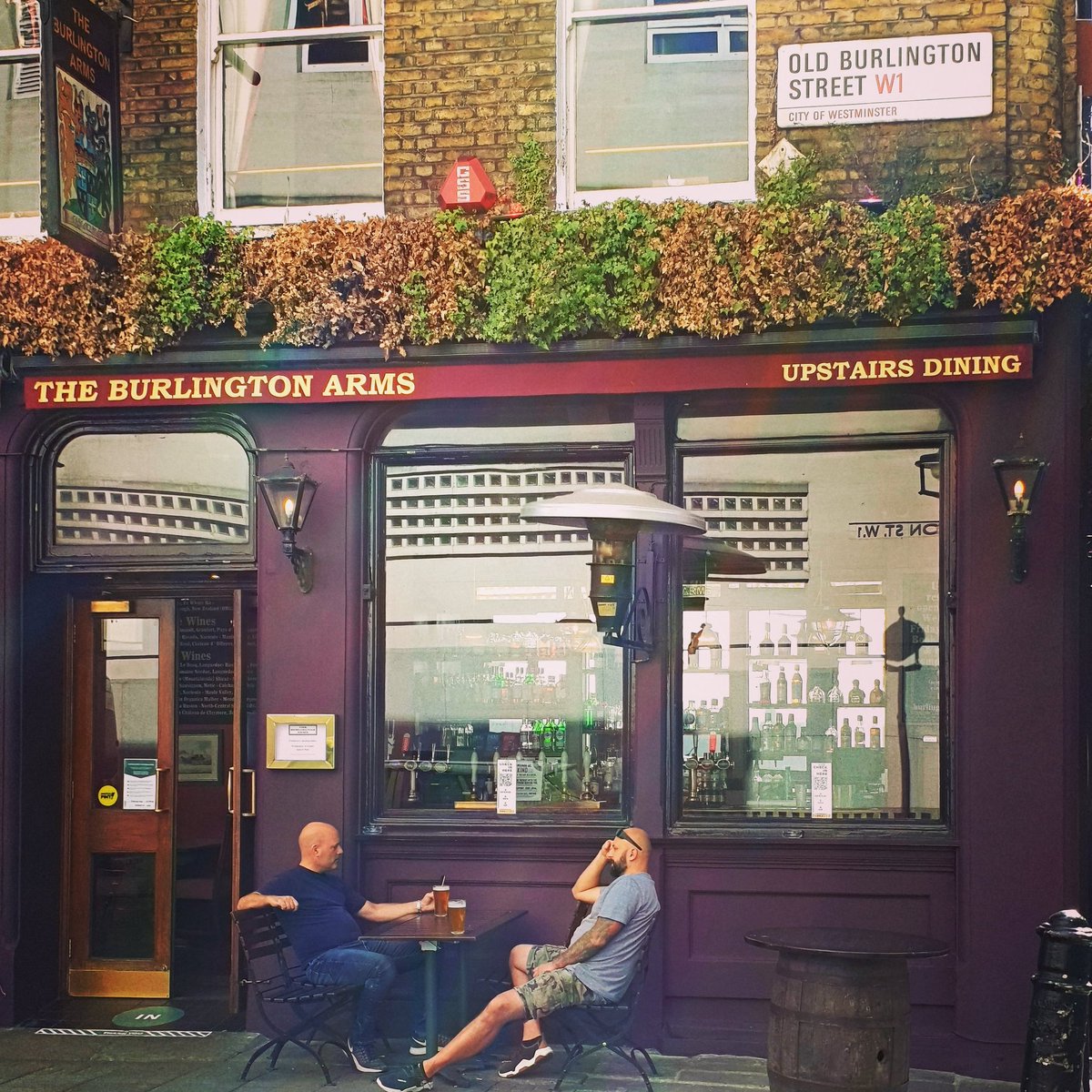 "Wow, I haven't seen you in ages"
"True that. Let's grab a pint and catch up"
#afterworkpint #catchupwithfriends #publife