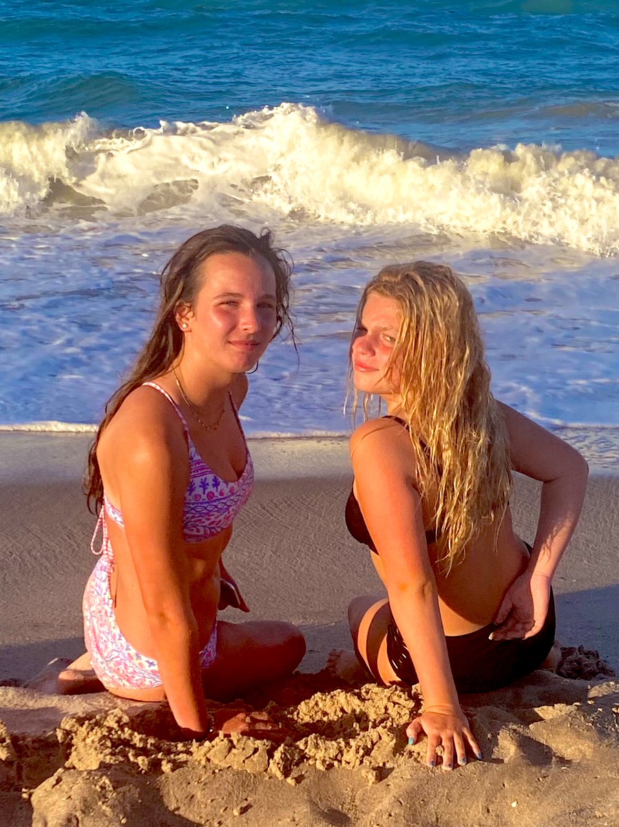 SavannahElle's tweet photo. @VISITFLORIDA @VisitSpaceCoast #sebastianinlet #Summer2020 #sunset_pics #Florida #spacecoast #atlanticocean #summervacation #beachwaves #beachvibes #SummerVibes https://t.co/W6cZGJgFhg