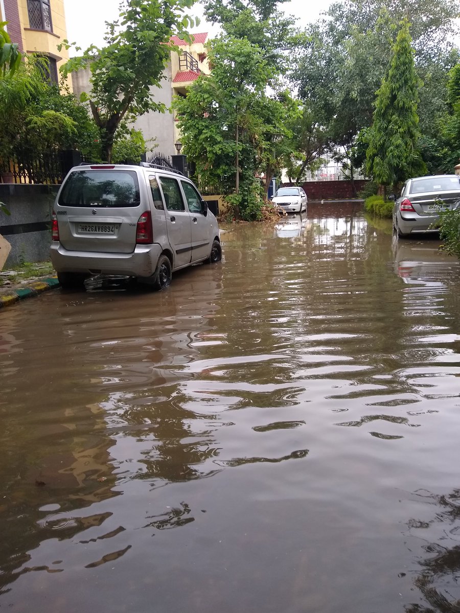 palam_3's tweet photo. @MunCorpGurugram...Even after 4 hours of rain stoppage the water has not drained out in C2 Block https://t.co/gZZZetBeeg