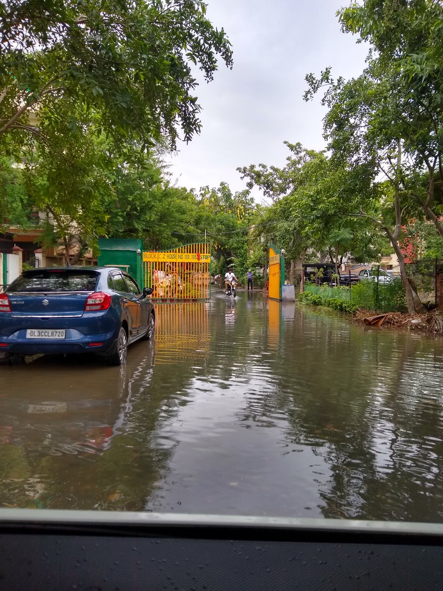 palam_3's tweet photo. @MunCorpGurugram...Even after 4 hours of rain stoppage the water has not drained out in C2 Block https://t.co/gZZZetBeeg