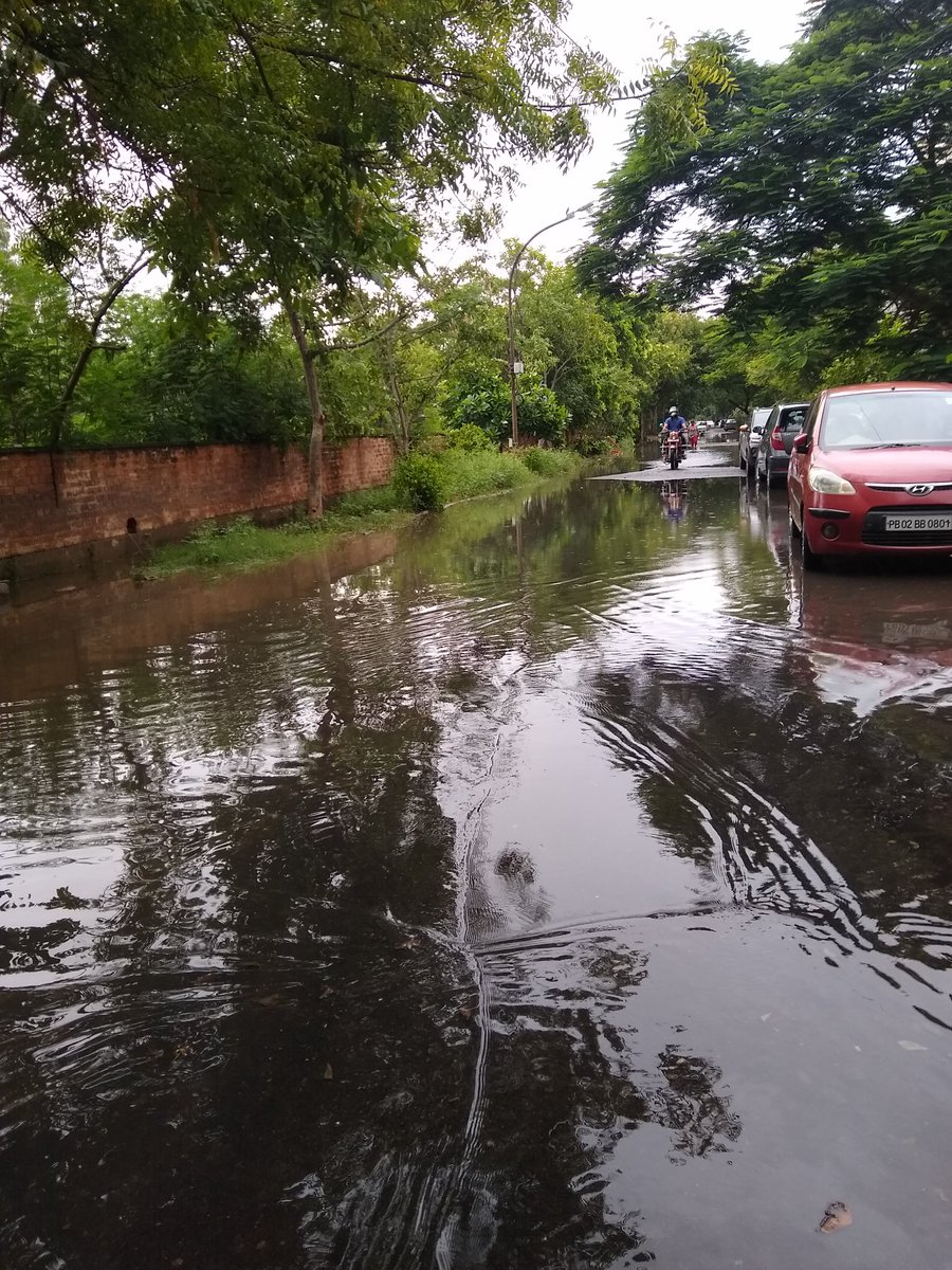 palam_3's tweet photo. @MunCorpGurugram...Even after 4 hours of rain stoppage the water has not drained out in C2 Block https://t.co/gZZZetBeeg