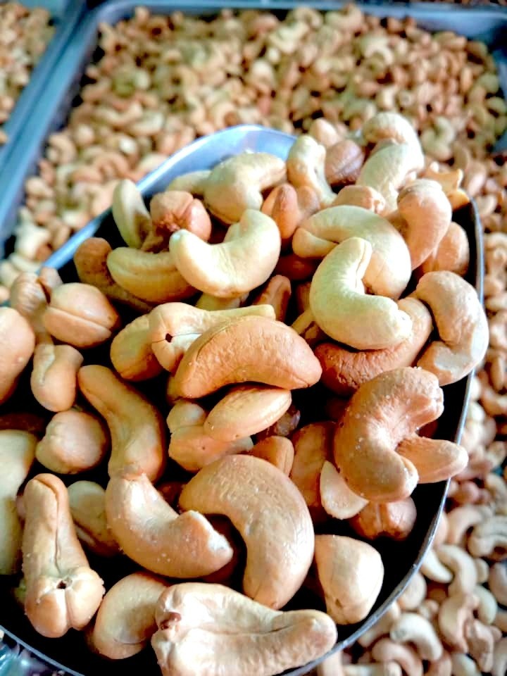 AmTributary's tweet photo. อร่อยจริง หอมอบจากเตา #ตัวกินถั่ว ใครชอบไซส์กำลังพอดี กำลังม๊อบแม๊บ
เราก็มีตามนี้เลยย ✨🧸
╰►อัลมอนด์ (250 g.) 160฿
╰►ถั่วพิสตาชิโอ (200 g.) 140฿
╰►เม็ดมะม่วงหิมพานต์ (250 g.) 130฿
#ของดีบอกต่อ #ใช้จริงรีวิวจริง #อาหารคลีน #ฝากร้าน #อร่อยบอกต่อ https://t.co/UqVU7iPPs6