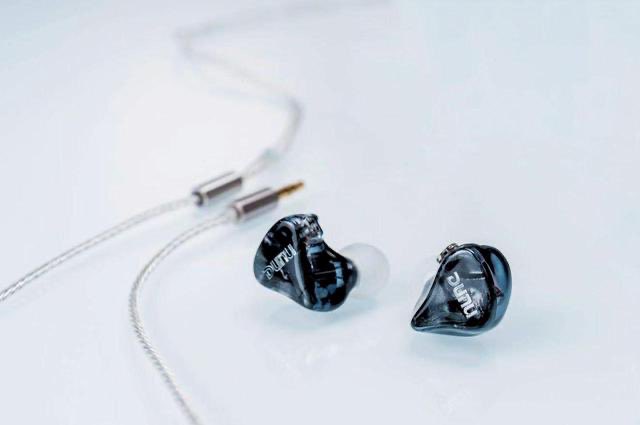 sound_earth's tweet photo. DUNU DM480とTITAN6の2機種がHiVi夏のベストバイ2020にて4位になりました。
ありがとうございます

#DUNU #DM480 #TITANN6

詳しくはこちら
https://t.co/9238UASMh5

@StereoSound_inc https://t.co/Jiu8ItAowT
