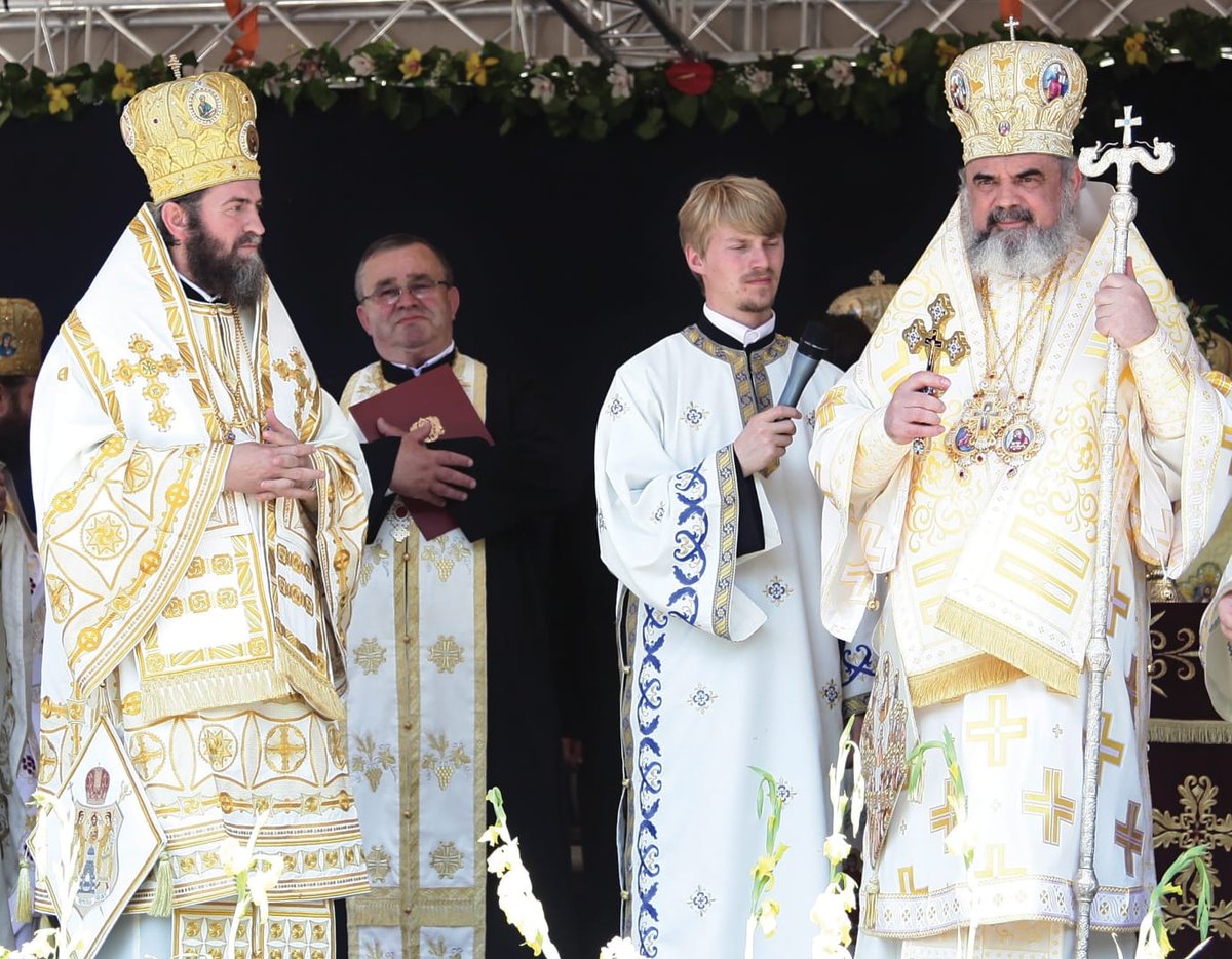 eormmsm's tweet photo. Să ne trăiți întru mulți, rodnici și binecuvântați ani, Preafericite Părinte Patriarh Daniel!
#eormmsm #pfdaniel https://t.co/XP7b617sHc