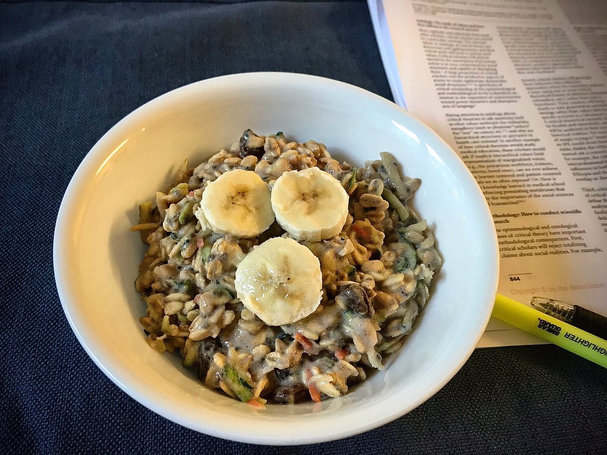DrSpriet's tweet photo. Zucchini bread inspired overnight oats with a side of Critical Theory!
#hpeinres2020 #postrun #brainfood https://t.co/TO21RGjoCi