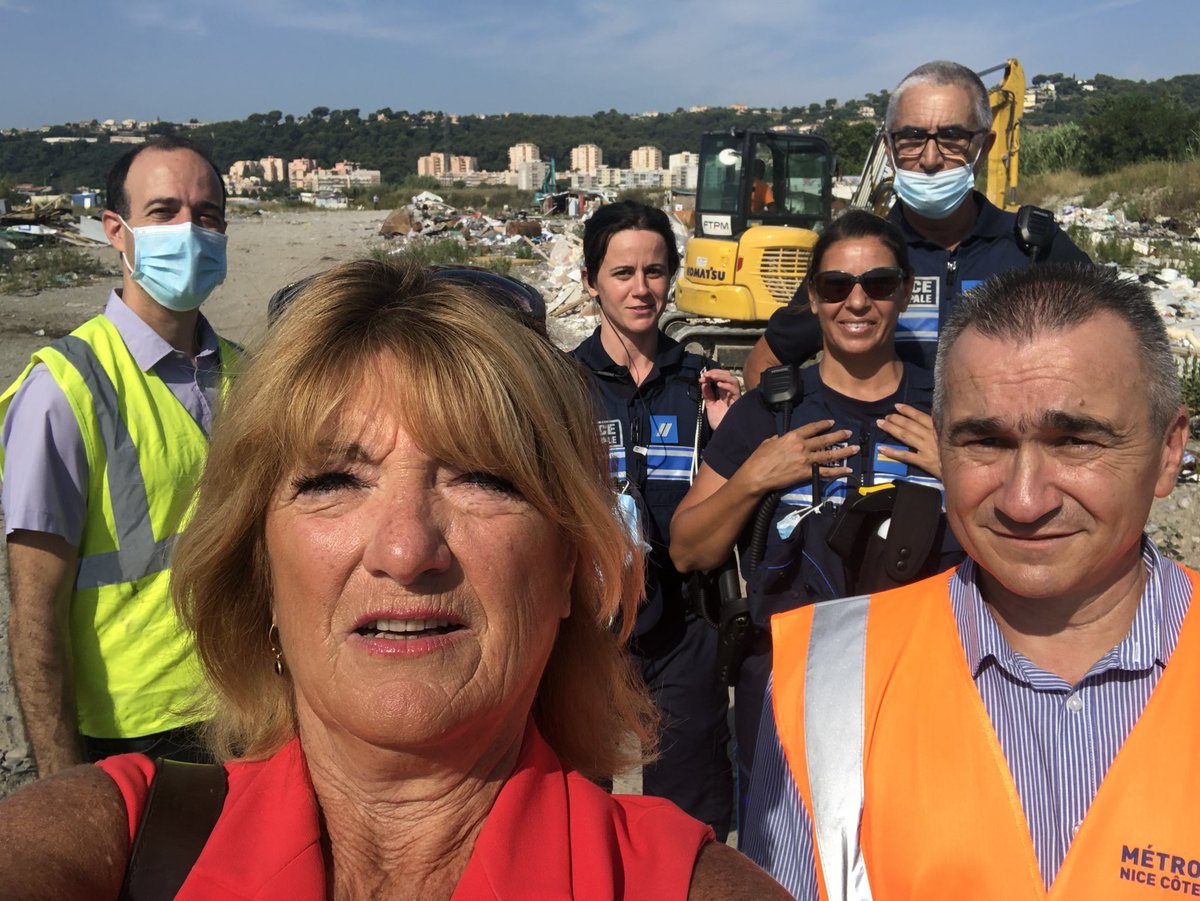 bailetmonique's tweet photo. Grâce à l’action de @cestrosi et @anthony_borre , le campement du Bd Luciano a pu enfin être évacué.
Merci aux équipes des police municipale, Propreté et Collecte investis dans les rudes opérations de sécurisation et d’évacuation des dépôts et immondices accumulés #nice2020 https://t.co/x0k2IHwfG6