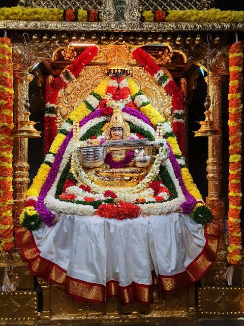 World's Largest Veena called as Mahasarvabhowma Veena dedicated and placed at  #Shringeri Sharadamba Peetam,  #KarnatakaGuru Nivas - 11-06-2003. This veena is made of single wood, first of its8kind in the world.