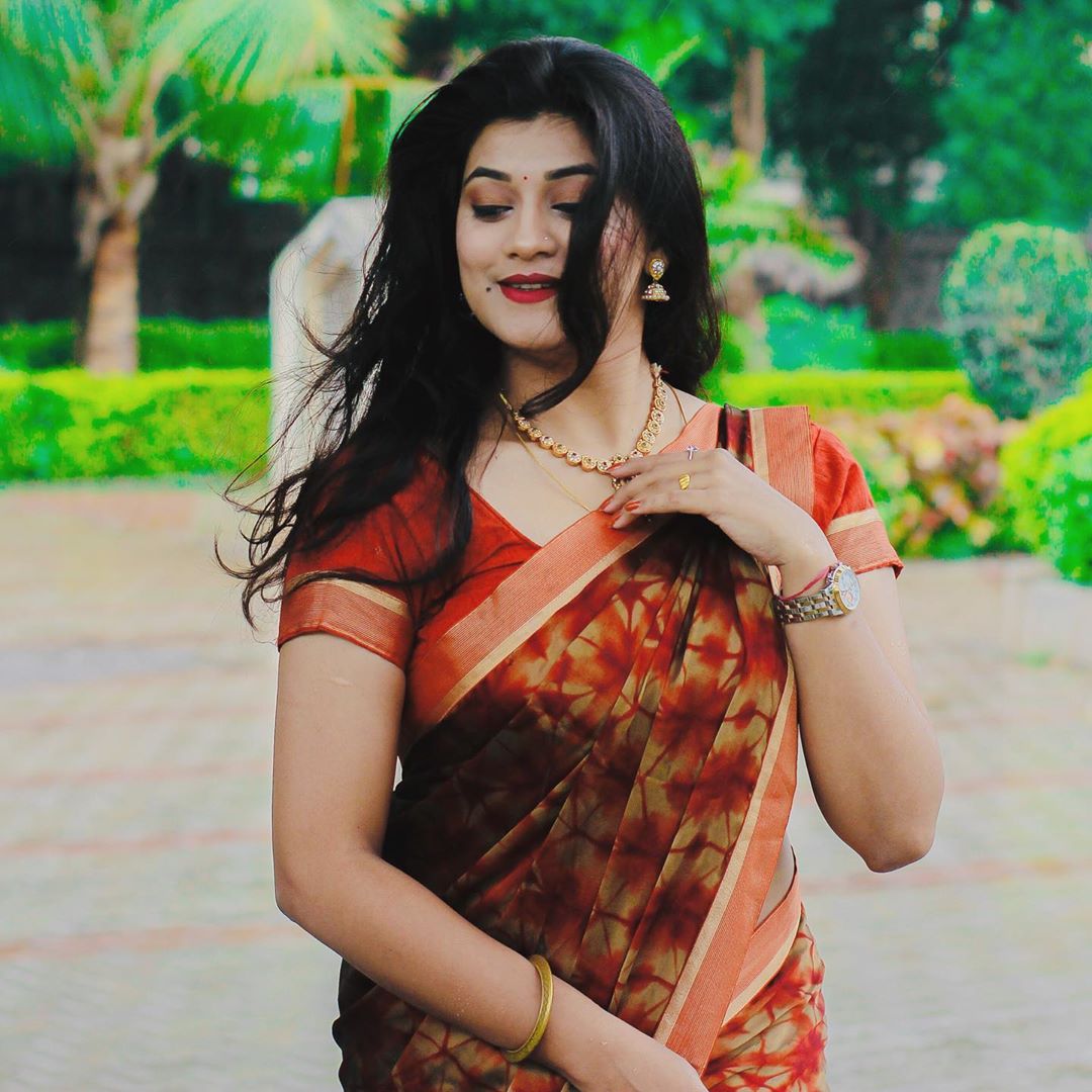 PROMOTERS28's tweet photo. अभिनेत्री सायली कुलकर्णी ....
#sayalikulkarni #actress #gorgeousandbeautiful #beauty #beautiful #instasaree #traditional #traditionalwear #instadress #instalike #instagram #photooftheday #picoftheday #instadress #instafashion #instagood #bhfyp #promoters28 https://t.co/Lcl545un7M
