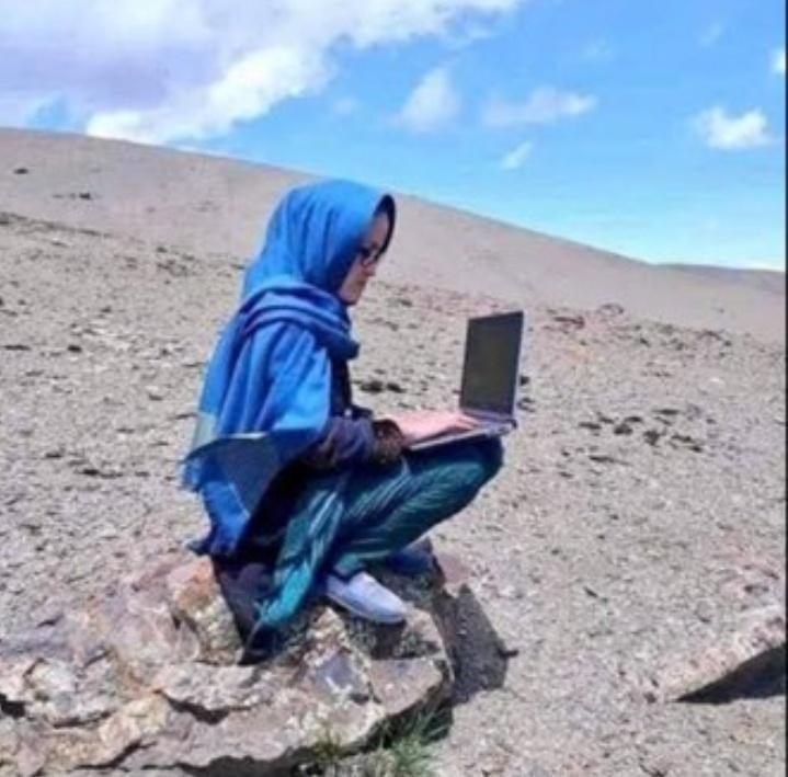sheraz100000's tweet photo. While PTA is to busy banning youtube, bigo and tiktok. They clearly doesn't give a F**k about the students of Kashmir or any other students for that matter.
#wednesdaymorning
#ReleaseSpectrumInAJK
#YoutubeBanInPakistan 
#YouTubeban https://t.co/hyxTvqzbJg
