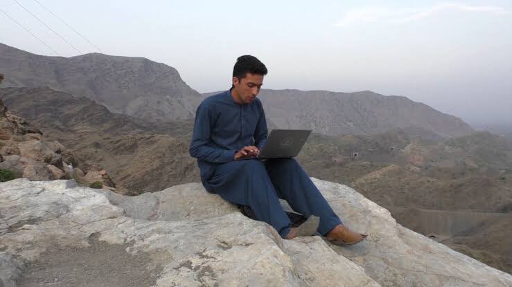 sheraz100000's tweet photo. While PTA is to busy banning youtube, bigo and tiktok. They clearly doesn't give a F**k about the students of Kashmir or any other students for that matter.
#wednesdaymorning
#ReleaseSpectrumInAJK
#YoutubeBanInPakistan 
#YouTubeban https://t.co/hyxTvqzbJg