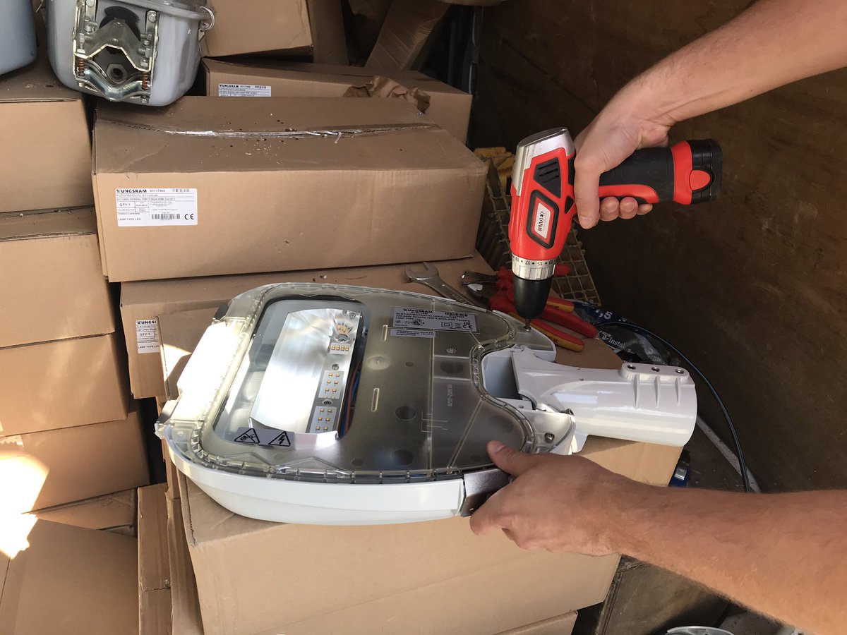Kucerova_uci's tweet photo. Lower electricity bills, less light pollution. A small town of Olešnice, South Moravia, is installing new LED street lights. They enables light-intensity changing, so the lamps will use 50 pct of their power between midnight and 4 a.m. Better for peoples' and animals' sleep. https://t.co/DThabvkFcx