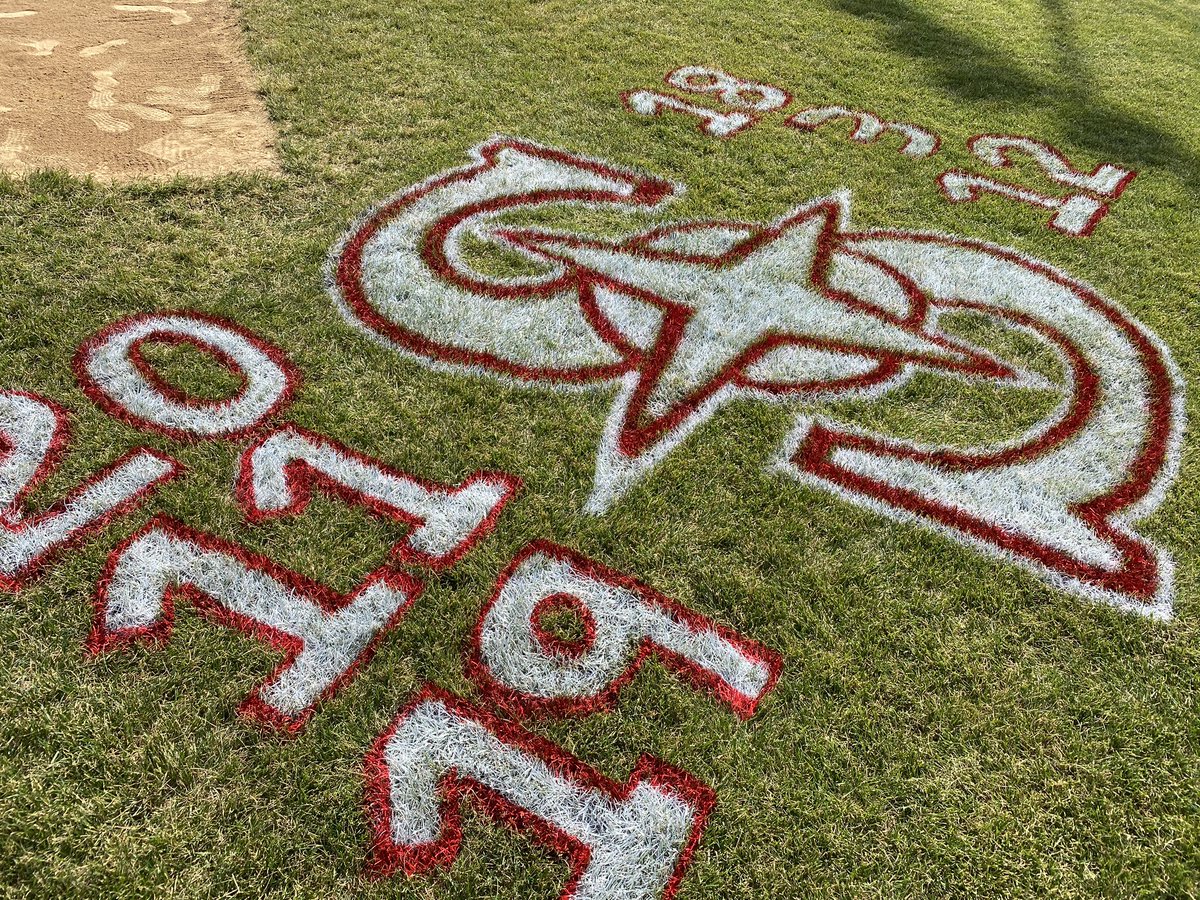 DevinSchwiesow's tweet photo. Seniors, your numbers will fade, but your memories will last a lifetime. Thanks for everything....Jack, Mark, Adam, Sawyer, Cade, John...Once a Saint, Always a Saint! https://t.co/ULsWE0kCXD