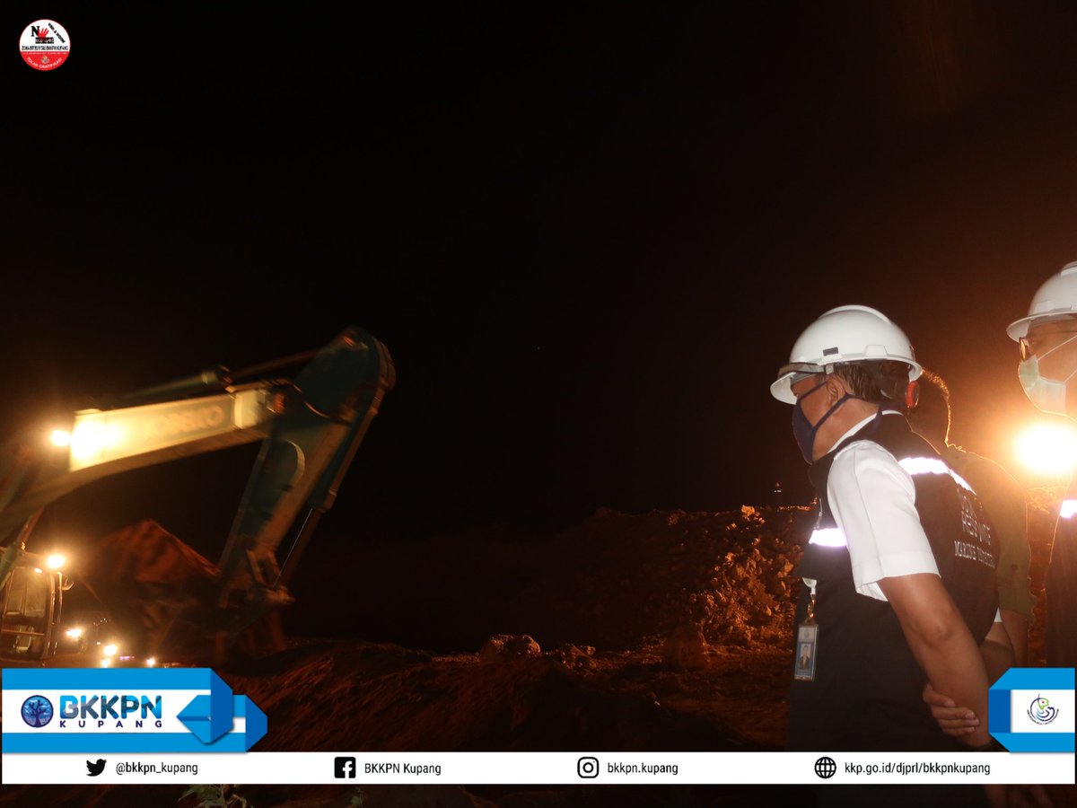 BalaiPK_kupang's tweet photo. Hai #SahabatBahari

Hari ini, Tim Quick Response BKKPN Kupang Bersama Stakeholder dan masyarakat sekitar melakukan upaya penarikan bangkai Paus Biru yang sempat terseret oleh arus laut menuju perairan Desa Lifuleo untuk dilakukan proses penguburan

#KKPGOID 
#DJPRL
#Lebebae https://t.co/mQN7jOSYlI