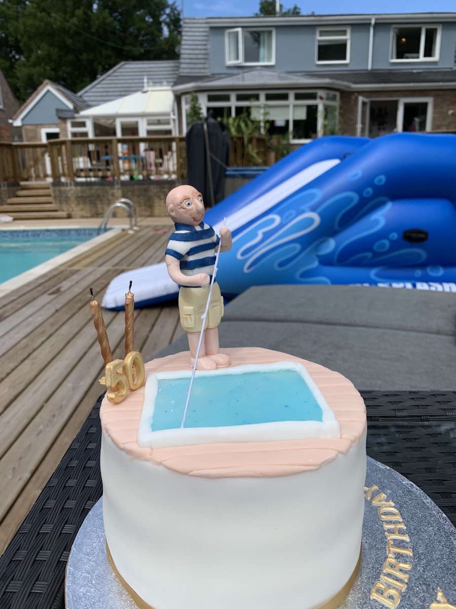 Lazerblue's tweet photo. Today I shall be mostly turning 50.
Bloke on this cake looks a good ten years older then me but heโs got my lockdown life spot on.
Should be in Vegas but Iโll take Stratford in the sun.
#50th. #partynextyear. https://t.co/xl7DpgJd8G