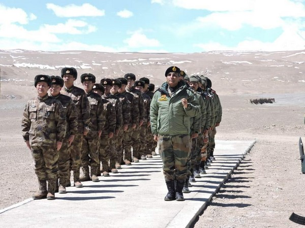 ani_digital's tweet photo. China not de-escalating situation on LAC, continues to deploy 40,000 troops on Ladakh front

Read @ANI Story | https://t.co/u3q7R96Sv9 https://t.co/x7uZZcQGFX