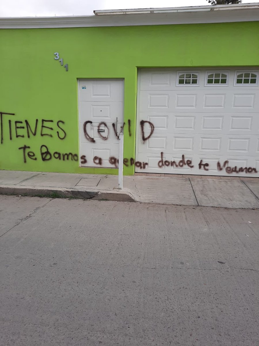 betsyhidalgo's tweet photo. 😡Ayer en Durango amenazaron a una enfermera.
👏 Hoy ciudadanos se unieron e hicieron esto: https://t.co/XiZrBON0Om