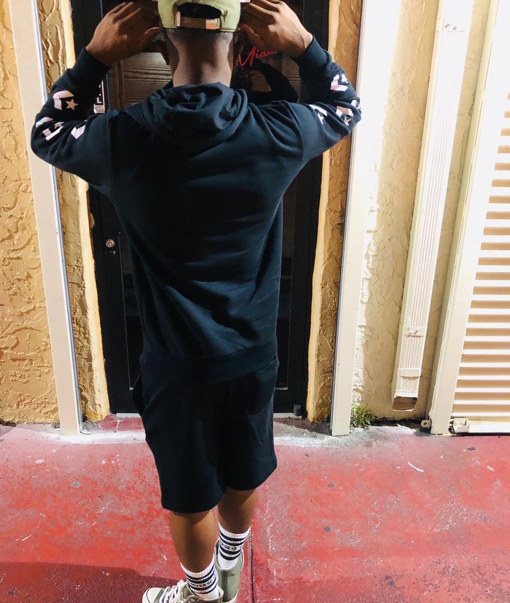 geepaid's tweet photo. I Been Working Overnight Catching 💤 In The Morning, It’s Like I Never Ever Find The Time To Heal My Wounds 🤕🖤.
#GeeShit #SelfMade #ActLikeYouKnowDontActLikeYouSlow #PAIDMUSIC #OnGP #Principles
https://t.co/67w0W5EhMc