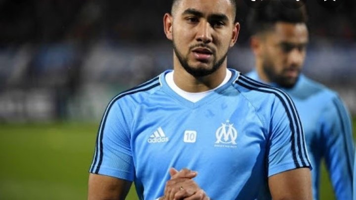 BcpParle's tweet photo. Payet en train de prier pour que se soit un rêve et que Mbappé ne fasse pas le cover de #FIFA21 https://t.co/8dWRwDliWo