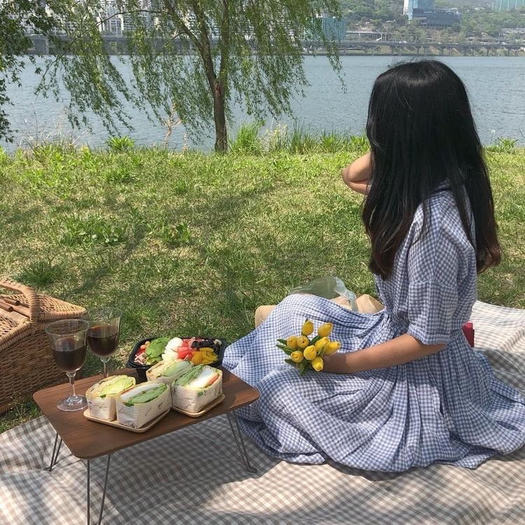 Ejectta's tweet photo. ปิคนิคมั๊ยคะนั่งชมวิวสวน  เอาผ้าปูนั่งกินข้าวกล่อง  น้ำ��ลไม้ สนุกสนานกินข้าวร่วมกันและแยกย้าย #ไอเดียออกม็อบ https://t.co/vFBheZKBxU