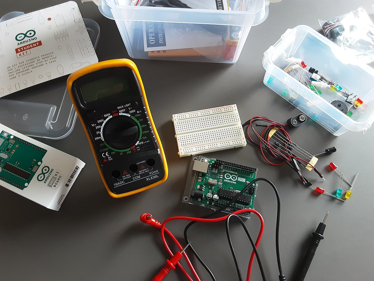 giad_rossi's tweet image. Arrivato fresco fresco l'Arduino student kit. Si prospetta un'estate di coding, elettronica, creatività e divertimento!
#arduinostudentkit #arduinoeducation #campustore