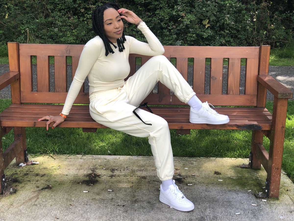 Kim_dupont's tweet image. It’s my birthday 🎂🎉🎊 Reflecting and thanking God for how far I’ve come... 22 July 🙏🏾