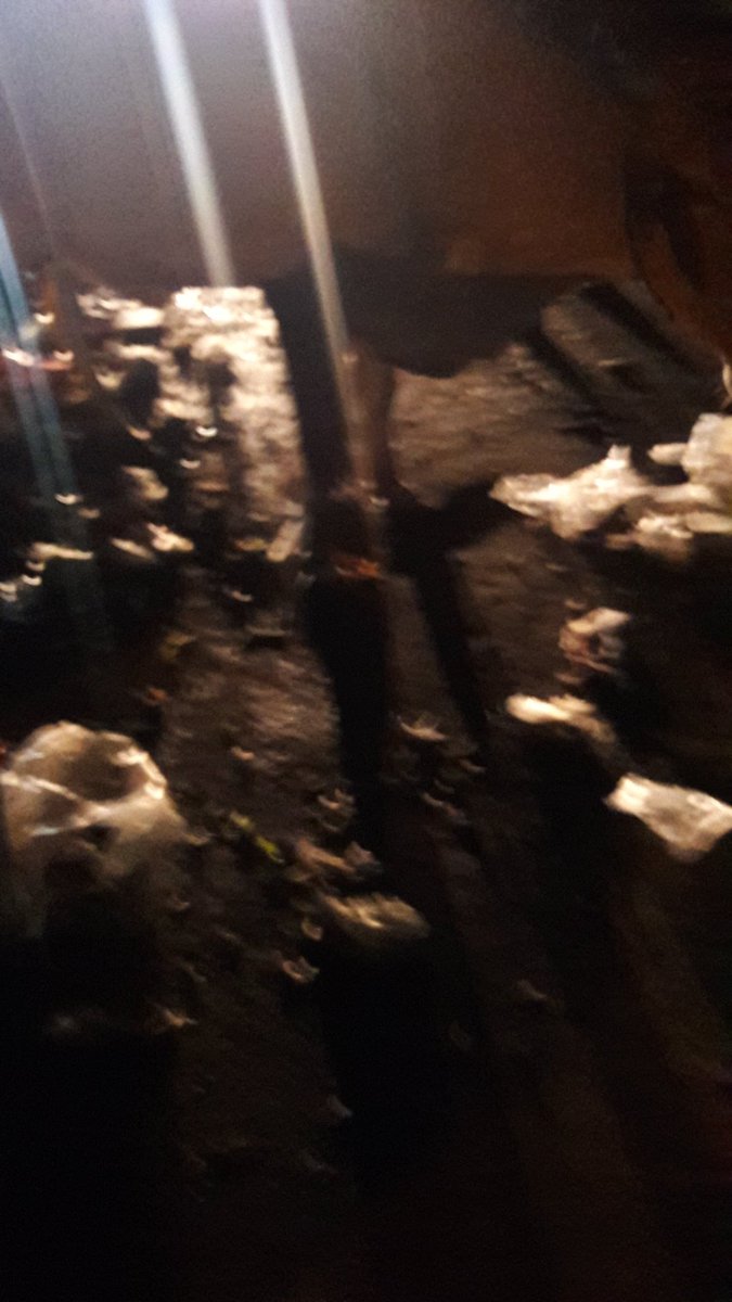 KANDIVALI2's tweet photo. आपल्या @mybmcWardRS निदर्शनास आणून देण्यात येते की, #कांदिवली नवीन लिंक रस्त्यावर कचरपेटीची उपलब्ध असताना काही समाजकंटकांकडून रस्त्यावरच कचरा टाकण्यात येतो अश्या नियमांचे पालन न करणाऱ्या व्यक्तींवर दंडात्मक कारवाही करून योग्य ती उपाययोजना करावी ही विनंती.
@mybmc
@SwachSurvekshan https://t.co/fXgbK5GqRu