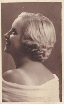darnskippy_prod's tweet photo. Jazzy klaxon! Today would have been Zandra Mitchell's 117th birthday! Our play, #ZandraQueenOfJazz is based on her extraordinary life &amp; we can't wait for the next time we're able to share it with an audience @moattheatre @antainarts @abbeyartscentre @jazzireland @HerstoryIreland https://t.co/KpsaUacYhz