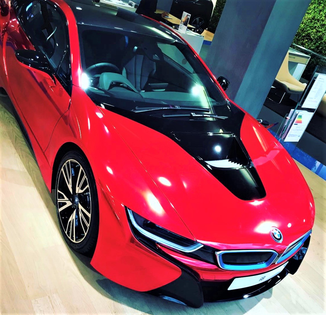 Here is a throwback of our Chrome Red BMW i8 Coupé.
A sports car that we all wish was on our #Wednesdaywishlist . 

Interested in a BMW like this one? 
Please follow/dm us at @bmwparklane and we'll help assist you with your enquiry.

#BMW #BMWi8 #i8 #Supercar #London #Mayfair