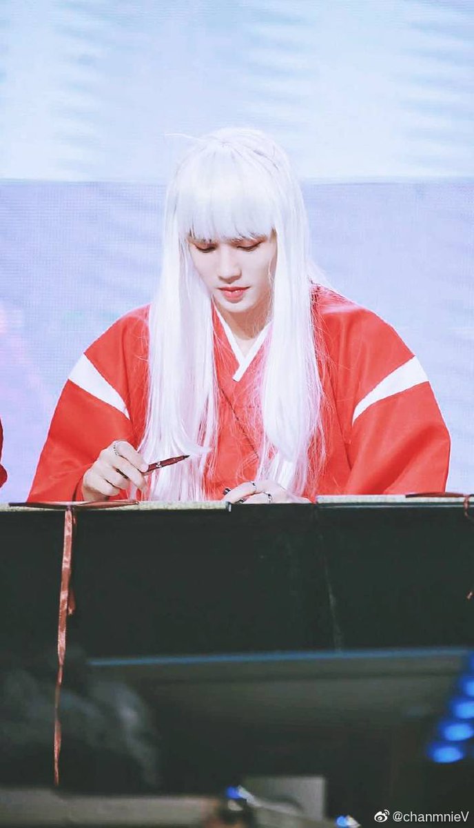 let's add the legendary inuyasha and sesshomaru cosplay.