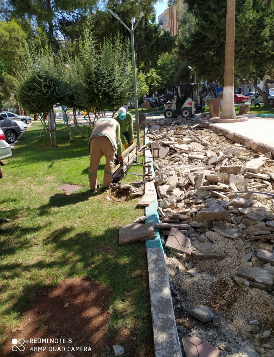 FidanogluFaruk's tweet photo. Haliliye belediyesi çevre koruma müdürlüğü olarak siz değerli halkımız için parklarımizi güzelleştirmeye tüm gücümüzle çalışmaya devam ediyoruz @eminaslan1980 @SalihYl63888200 @BogaOsmansar @MangalSerdar @MehmetDolap_md @FatihKarakecili @omeratas63 @ibrahim_sgr123 https://t.co/D1j0p90u5f