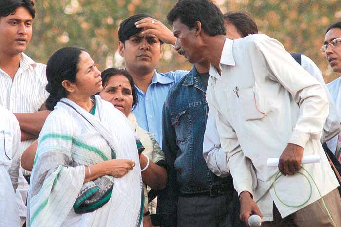1/8 In the month of Feb, farsighted Didi hd released Chhatradhar Mahato, leader of PCAPA (an overground MAOIST outfit), so that he cld“help”her during election campaigns in 2021. Bt  #HMO rained on her party and roped in  #NIA to investigate his links to RAJDHANI hijack case. Ouch!