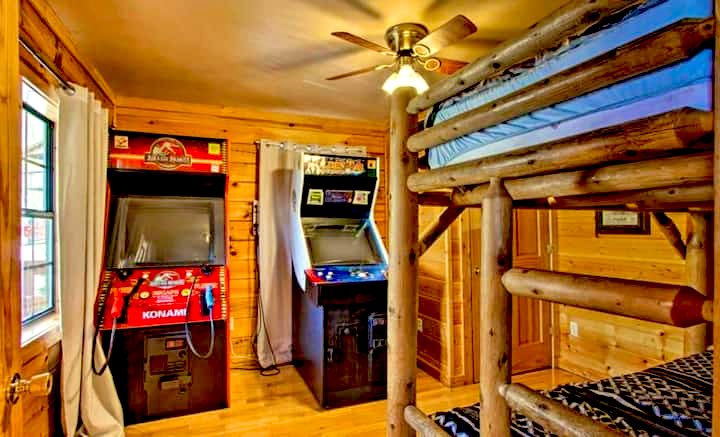 mwtecmo's tweet photo. Jurassic Park and Golden Tee arcades at the Gatlinburg chalet we’re staying at this weekend. Should we live stream Jurassic Park and Golden Tee tournaments? Yeah. Lol. @MattyV54 @VogtJD21 @vogtcd @Jimmyv021 @RealAmandaMae @HorsleyMaddi @shmokinnhairrr @vogta88 #TwitterlessJohn https://t.co/eMnI8qmJSX