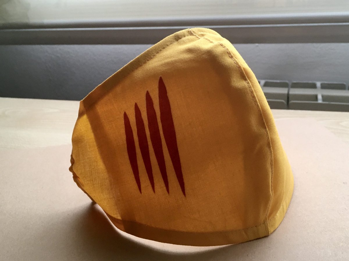 D'acord amb l'enquesta al poble de #SantEstevedelesRoures d'ahir... Obro per temps limitat comandes per a la Mascareta feta a ma i personalitzada de #SEdlR a 7€ amb enviament inclòs a tot el món. Demana la teva a: psbx.eu/mascaretasedlr/