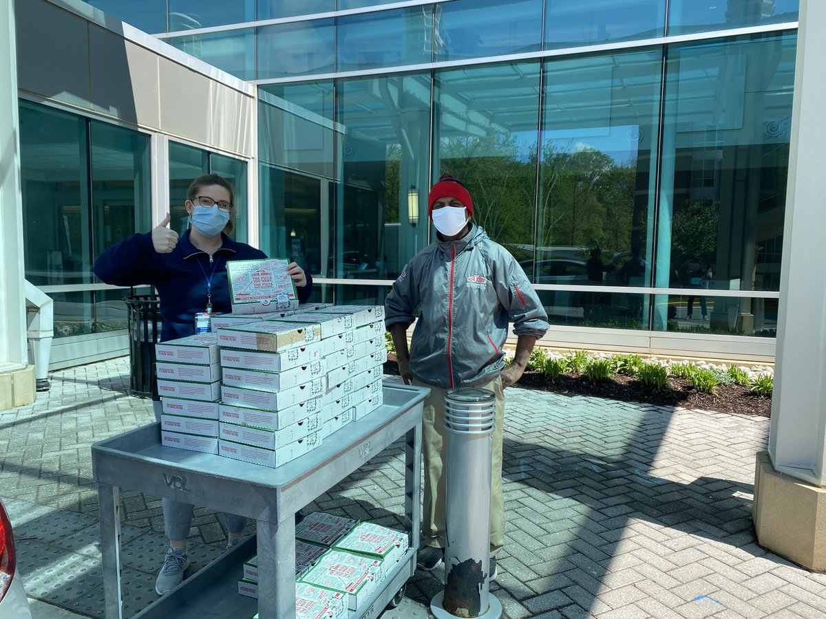 Justoneworldorg's tweet photo. A few months ago, we had the joy of surprising our #healthcareheroes at @InovaHealth with lunch from @PapaJohns. Today, we received a thank you note from a Registered Nurse at Inova expressing her gratitude. You can help keep our dream alive by donating at https://t.co/zmUcHRegJD https://t.co/bdw0FxiSro