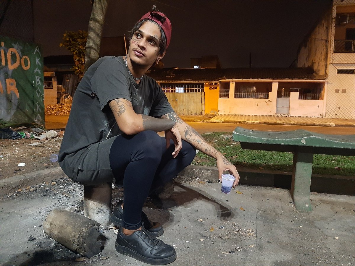 bringmetheorion's tweet photo. este é o famoso emocida?
😷
#emo #emotrapper #underground https://t.co/siEd2eaO4g