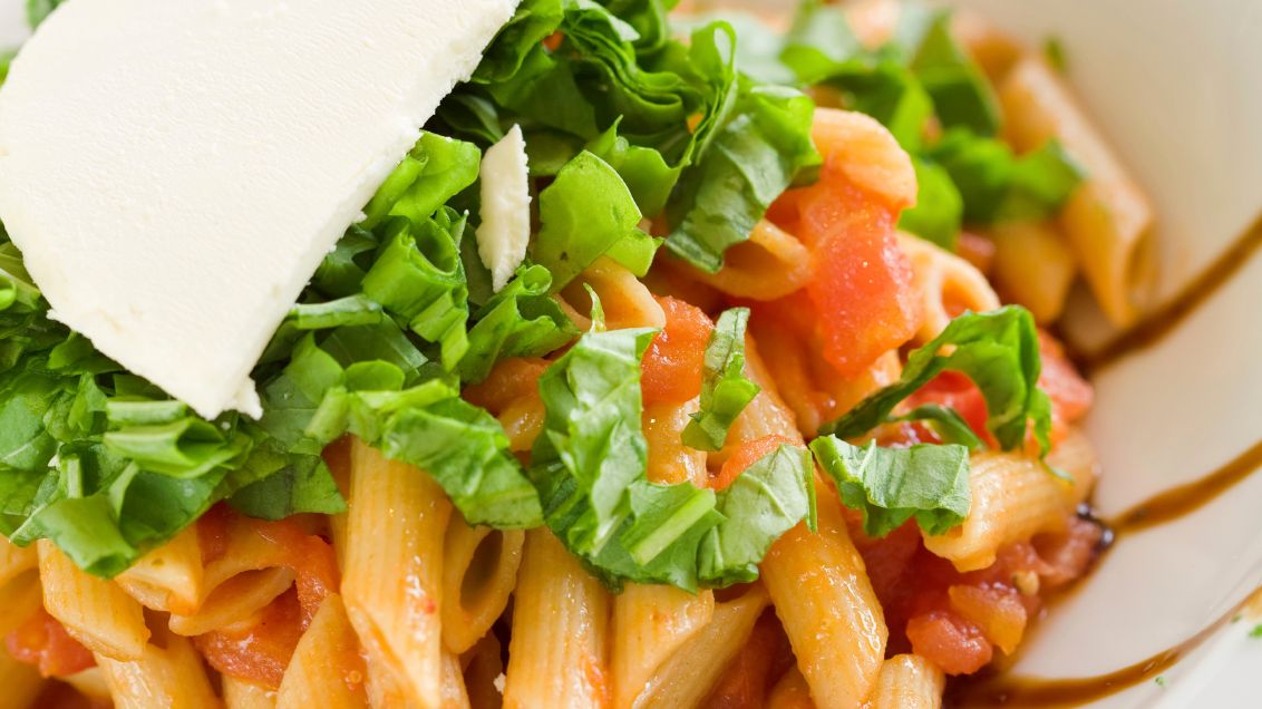 sharethepasta's tweet photo. Today is #NationalBLTDay and we still want to celebrate, even in a not so traditional way! Enter this penne BLT recipe from #PastaFits. It’s a low calorie, quick prep alternative to the classic BLT sandwich! https://t.co/GEaeyqtClG https://t.co/eCozl8dGtJ
