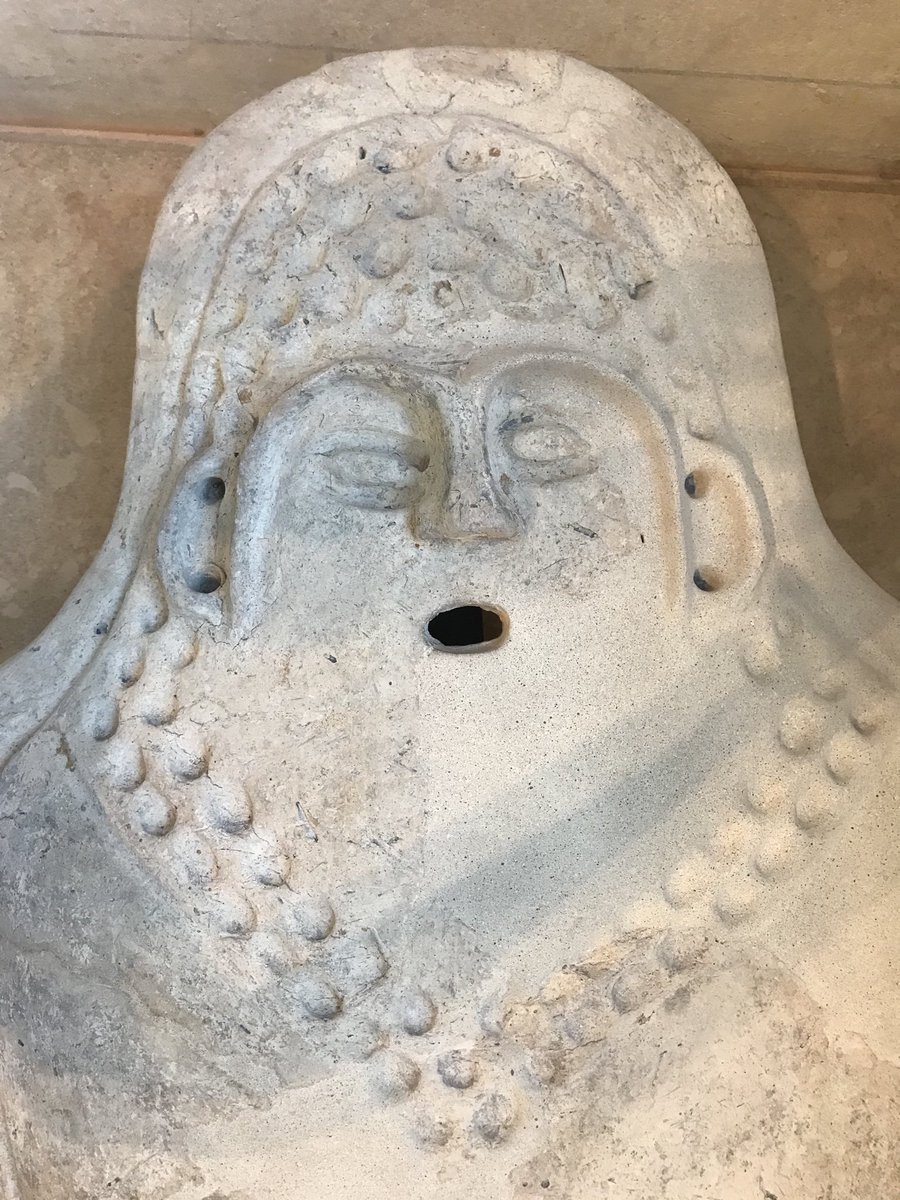 contactzoub's tweet photo. #Louvre 😷 https://t.co/ySh5yU7A72
